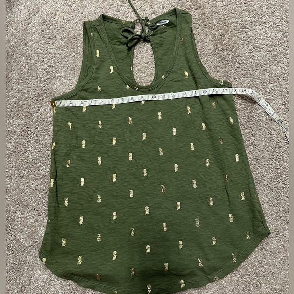 Women’s Old Navy Tanks - Picture 4 of 5